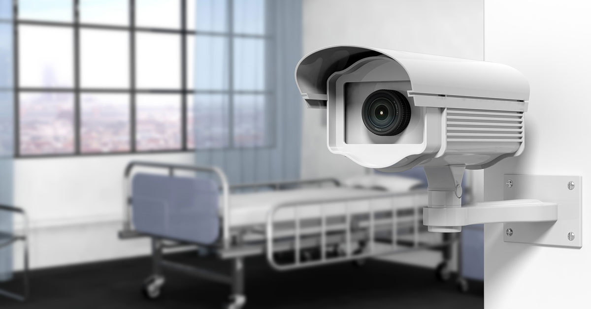 Sistema de câmeras de segurança em hospital com cobertura de acessos e corredores