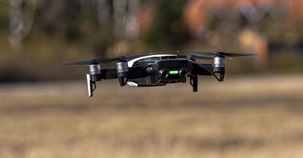 Drone sobrevoando minha casa: como identificar risco e agir