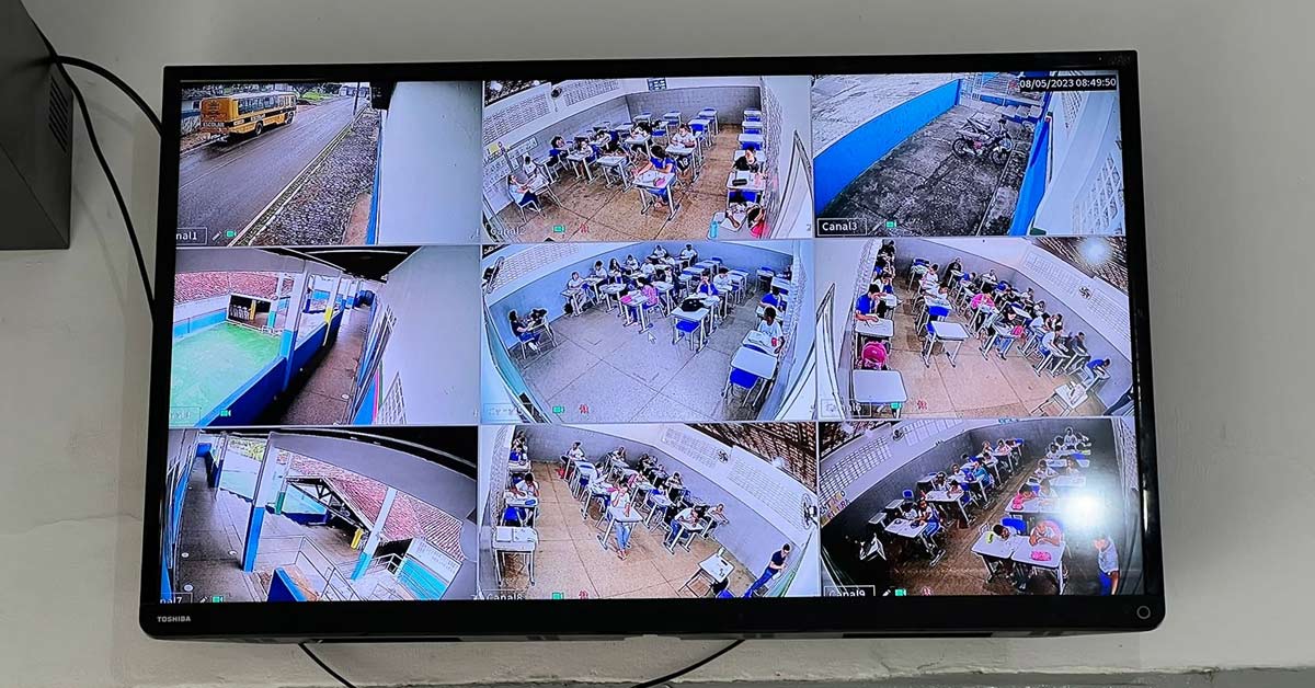 Circuito fechado de TV em escola com câmeras nas áreas de circulação